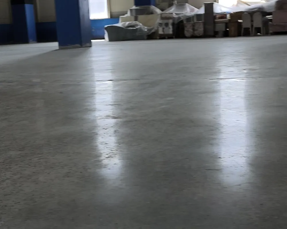 Sonra: agregası açılmış, parlatılmış beton yüzey