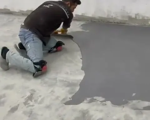 Self-leveling şap dökümü